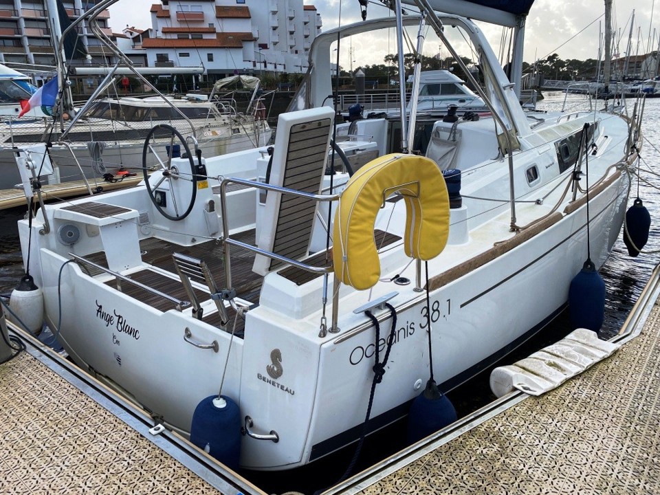 OCEANIS 38.1