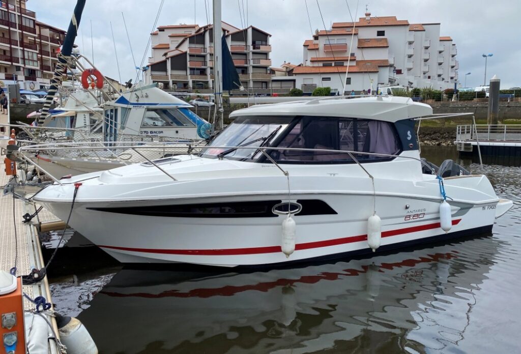 BENETEAU ANTARES 880